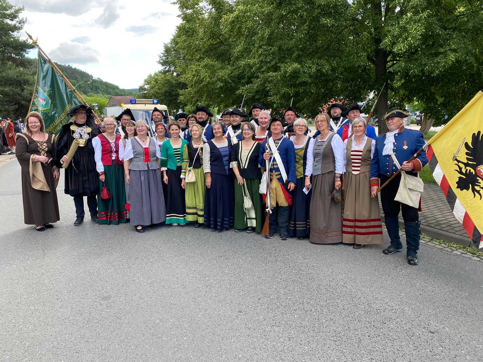 Partnerschaftsspaziergang – Gruppe unterwegs