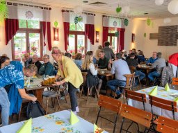 2024_Kahla_09_127_Essen_Geiseltalsee