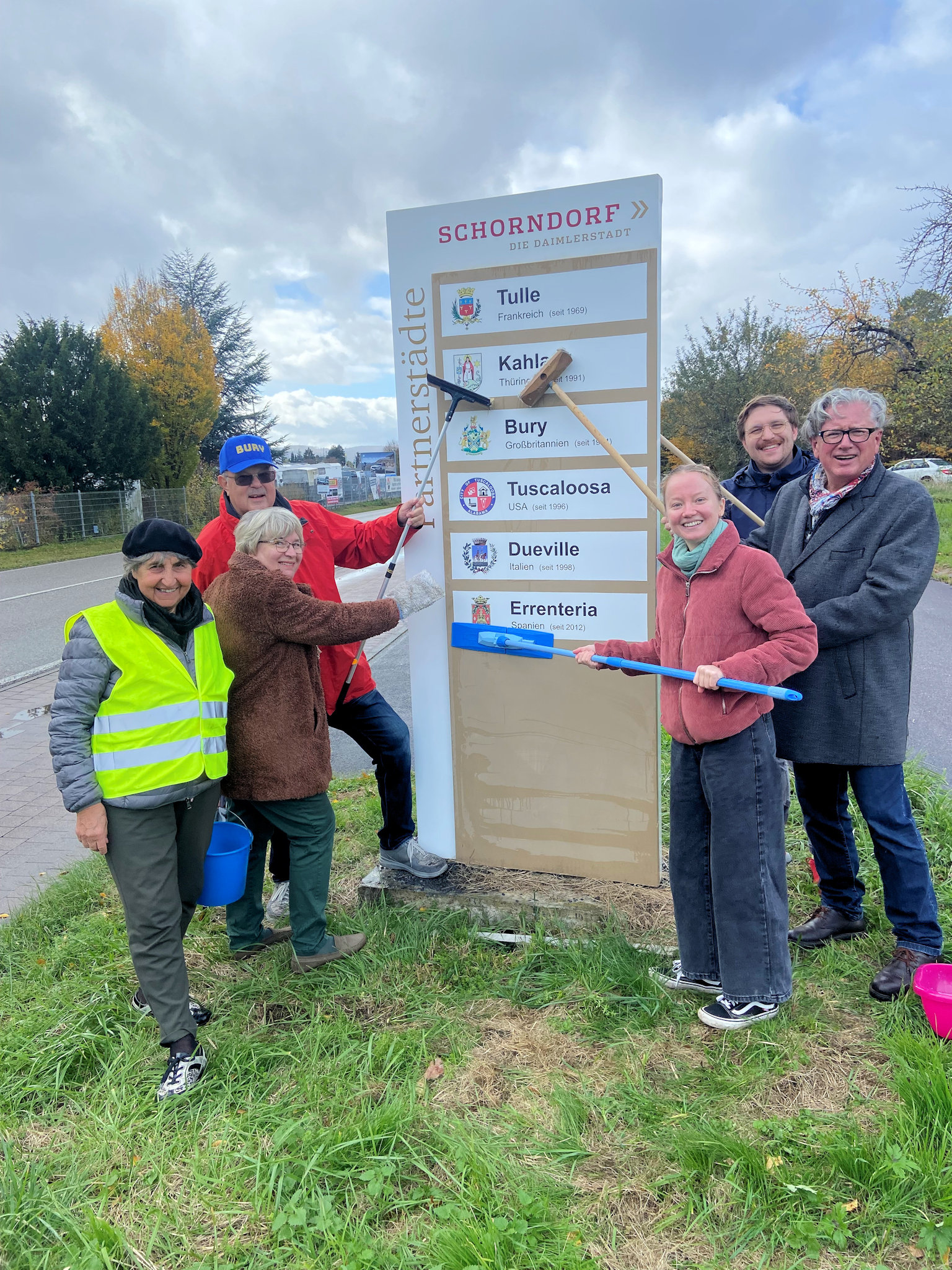 Die aktiven Schilderputzer